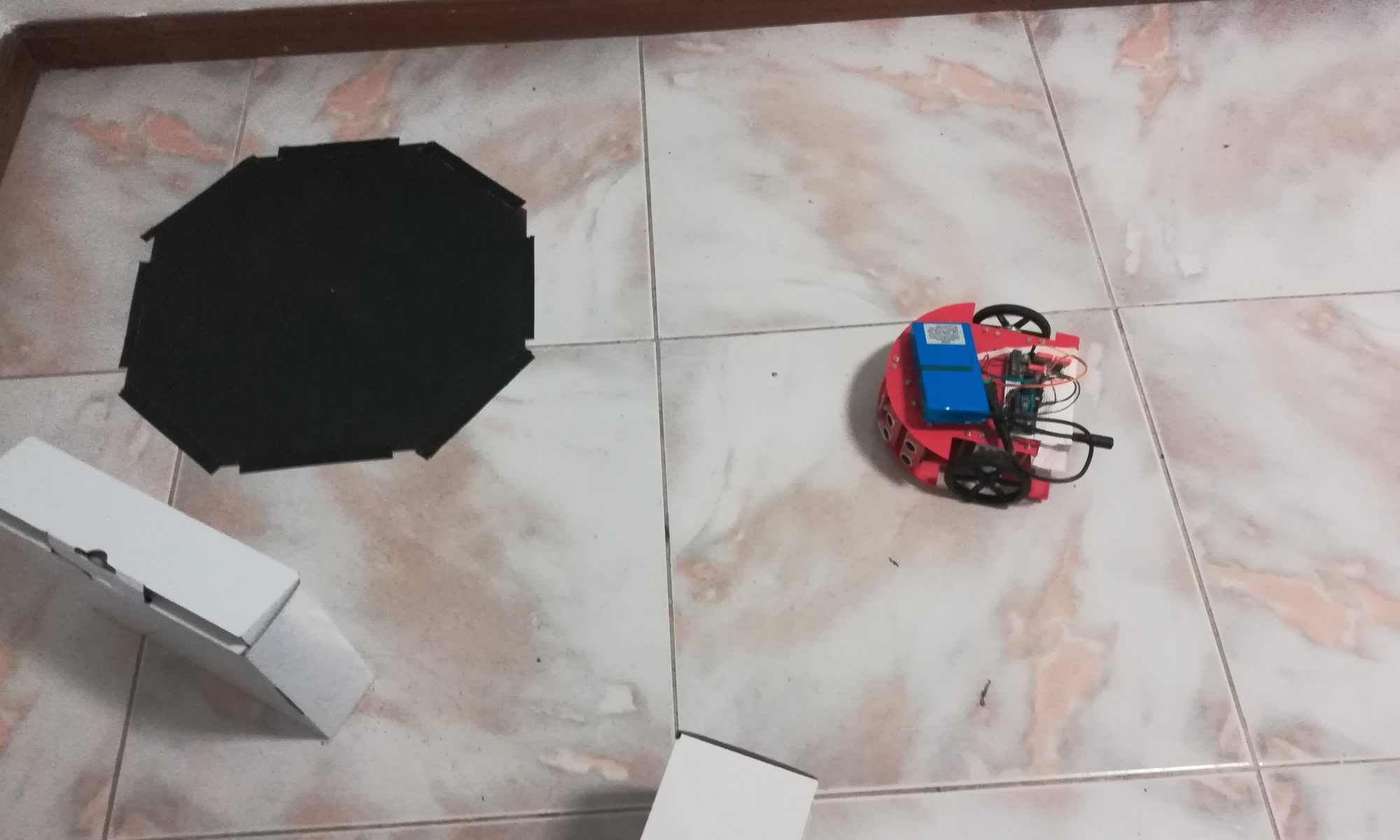 Robot que levamos ao MicroRato da Universidade de Aveiro